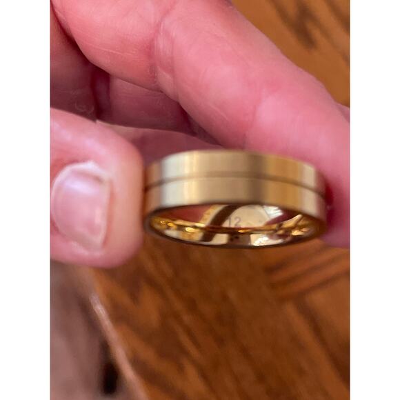 Jaxxon Single Stone Comfort Fit Band
- 7mm Gold - Picture 8 of 9